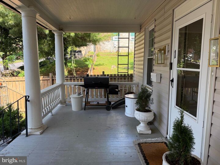 Property Photo:  422 Clifford Street W 1  VA 22601 