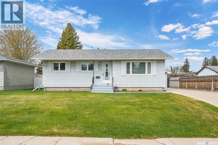 Property Photo:  1117 Y Avenue N  SK S7L 3L5 