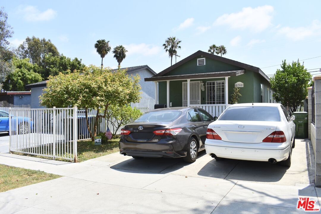 Property Photo: 8708 Cadillac Ave CA 90034