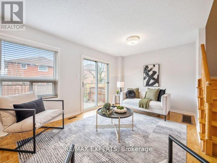 Property Photo: 97 Pinedale Gate ON L4L 8X3