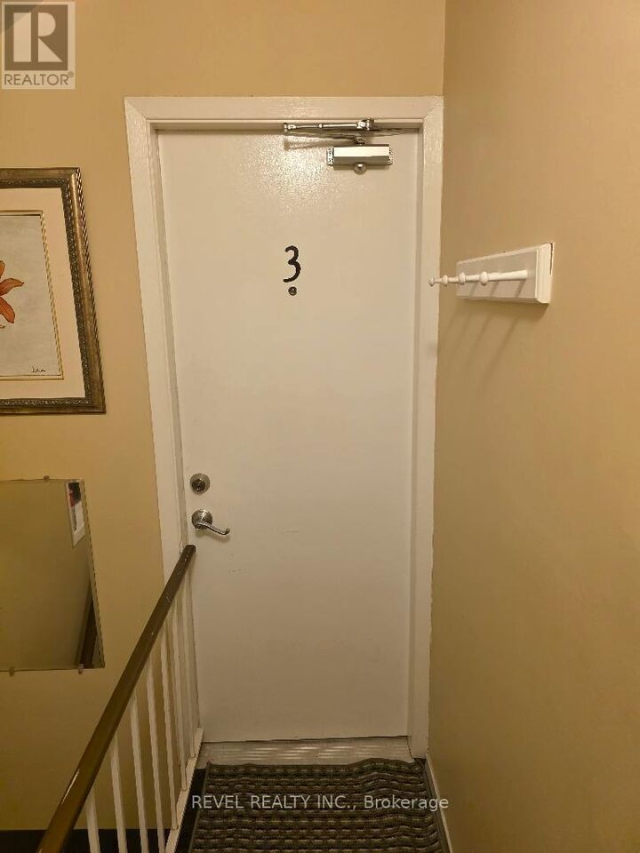 Property Photo: 31 Orchard Street Unit 3 ON N6J 2R4
