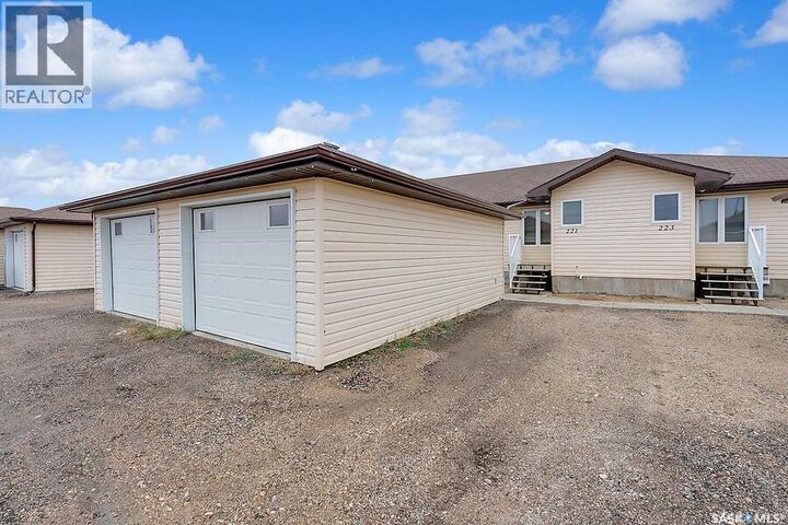 Property Photo:  221 South Front Street  SK S0G 3W0 