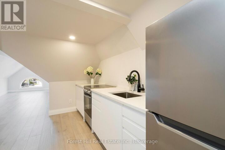 Property Photo:  114 Ontario Street B  ON L9Y 1M3 