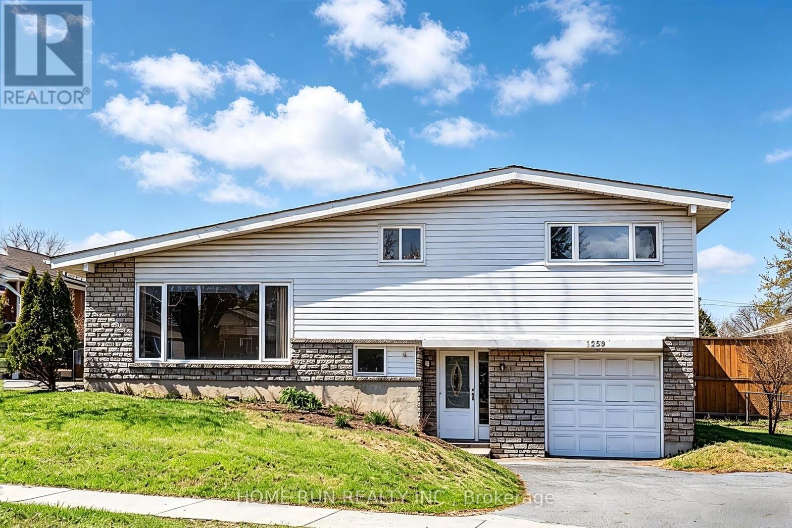Property Photo:  1259 Meadowlands Drive East  ON K2E 6K4 