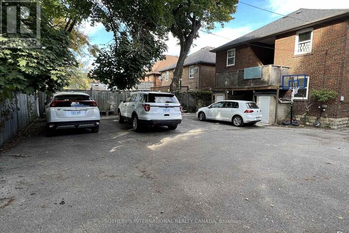 Property Photo:  126 Braemar Avenue Upper  ON M5P 2L4 