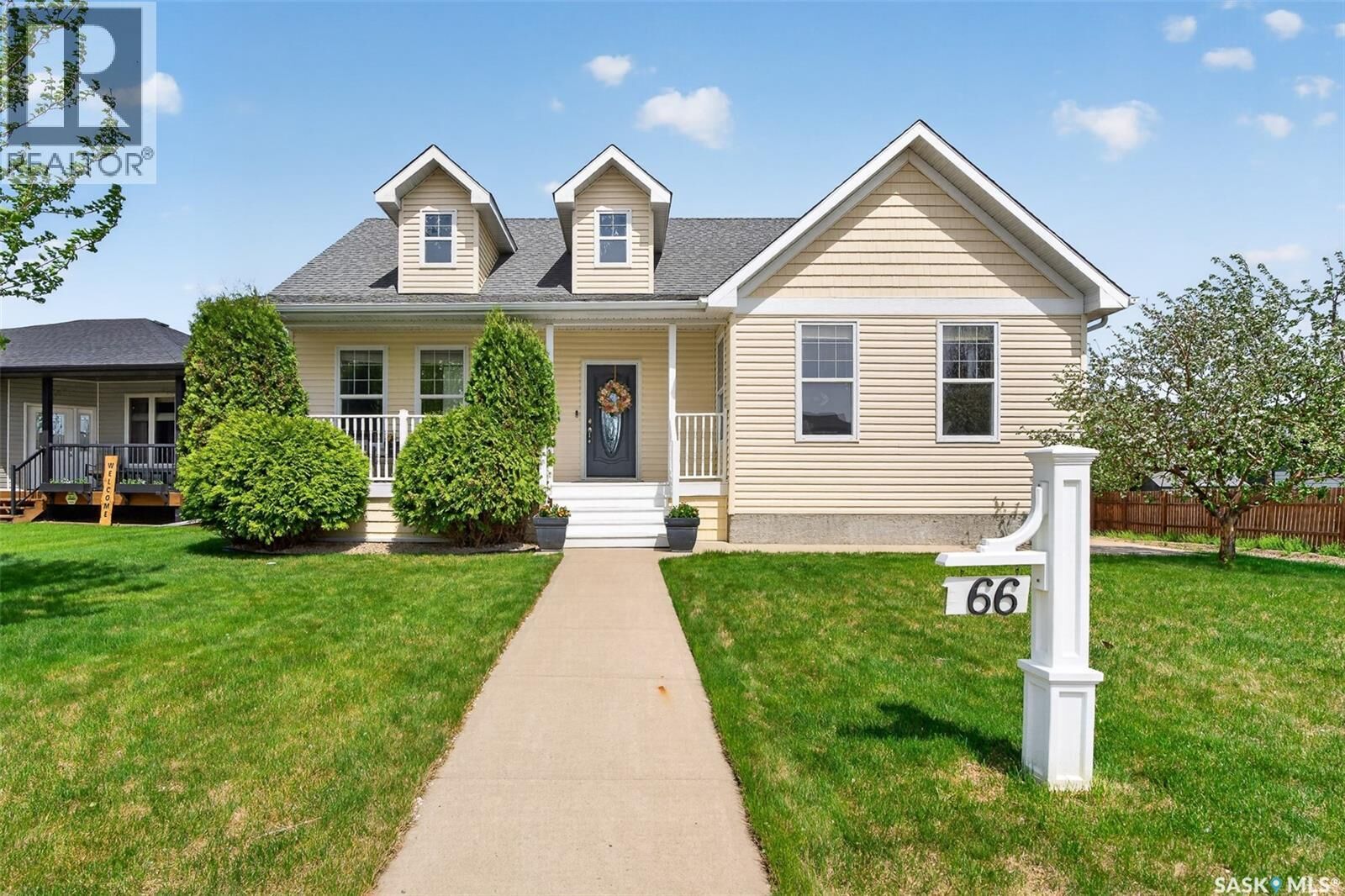 Property Photo:  66 Everton Crescent  SK S6K 0A3 