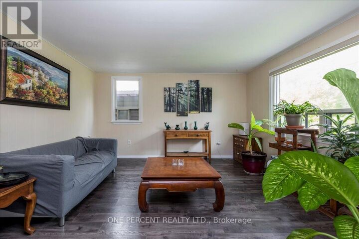 Property Photo:  224 Foster Drive  ON L4N 3X8 