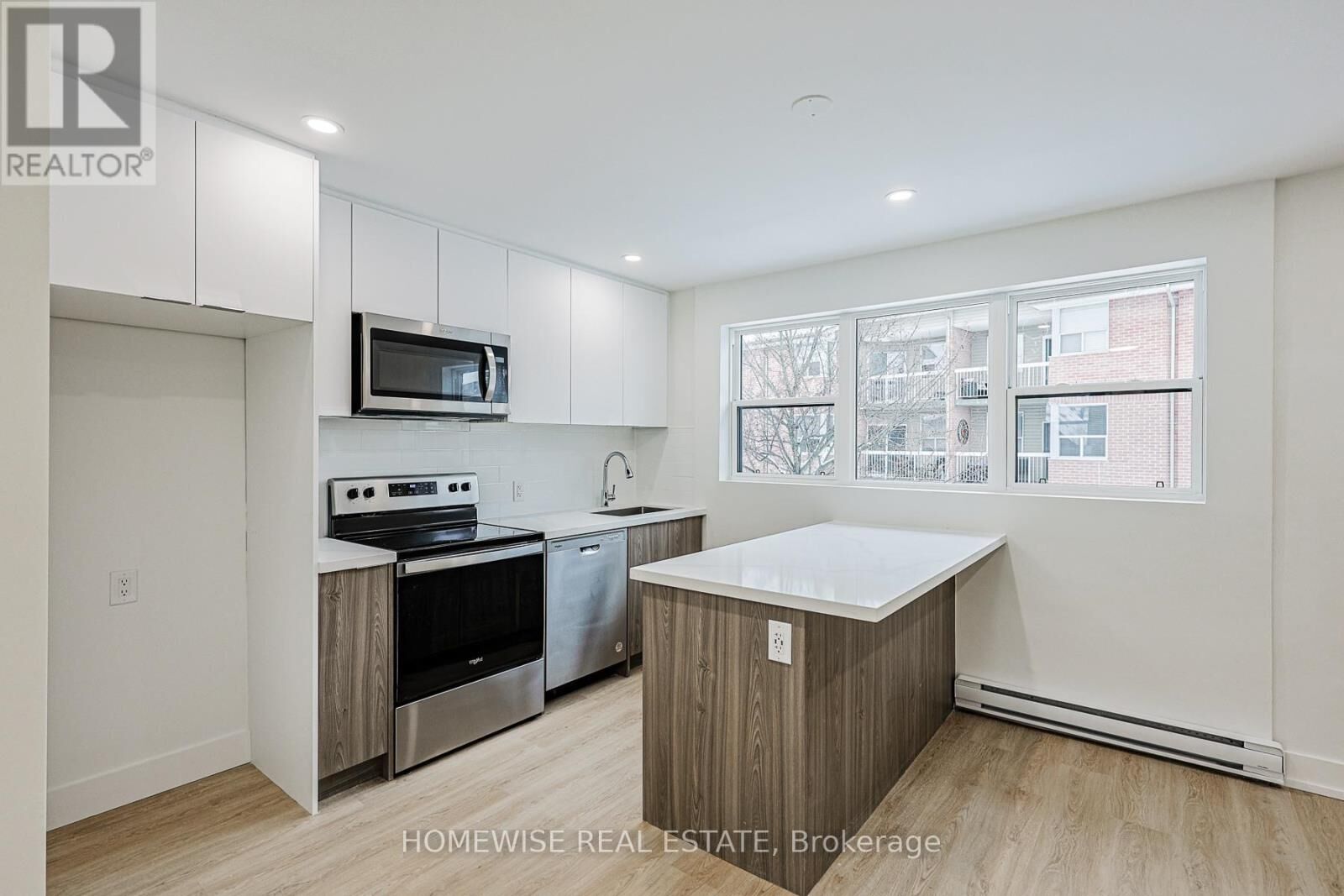 Property Photo:  100 Liberty Street North 10B  ON L1C 2M1 