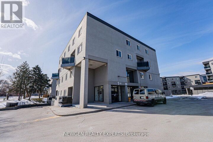Property Photo:  2001 Bonnymede Drive 88  ON L5J 4H8 