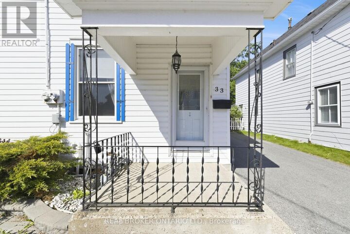 Property Photo:  33 Victoria Street  ON K7C 2W2 