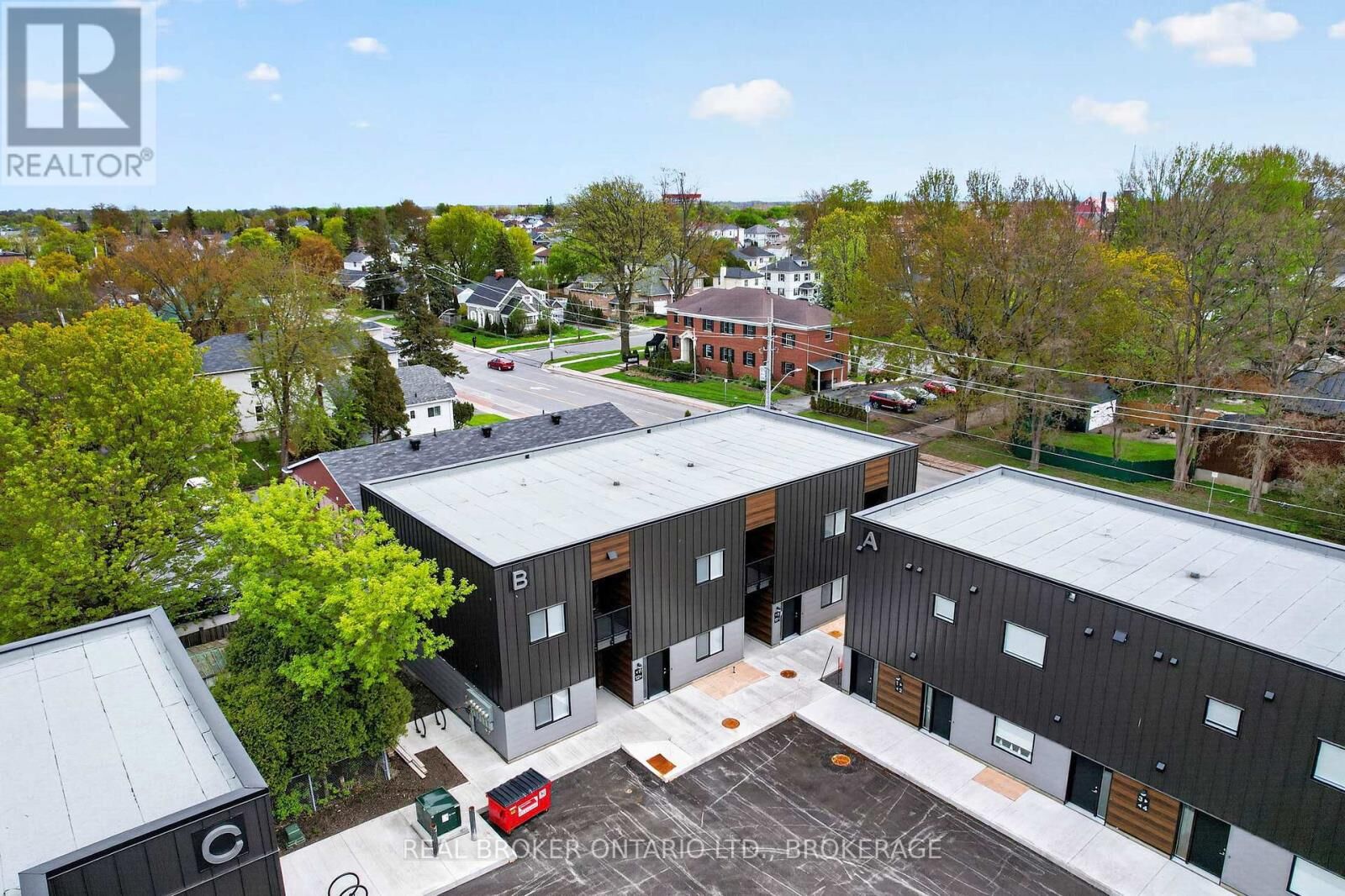 Property Photo: 600 Second Street East Unit #10B ON K6H 4H3