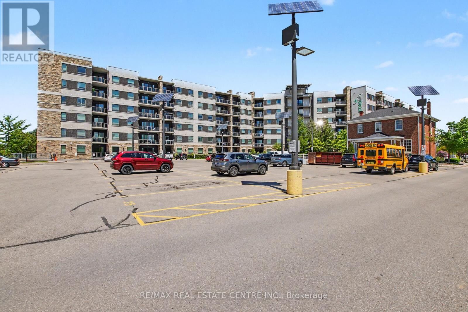 Property Photo: 33 Whitmer Street 418 ON L9T 8P9