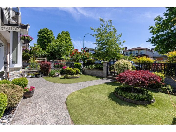 Property Photo: 2643 East 8th Avenue BC V5M 1W4