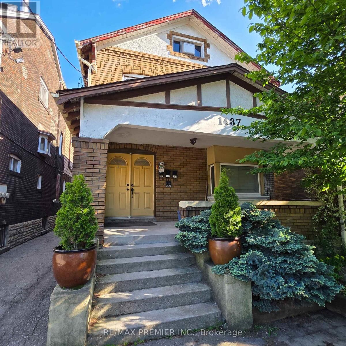 Property Photo: 1487 King Street ON M6K 1J4