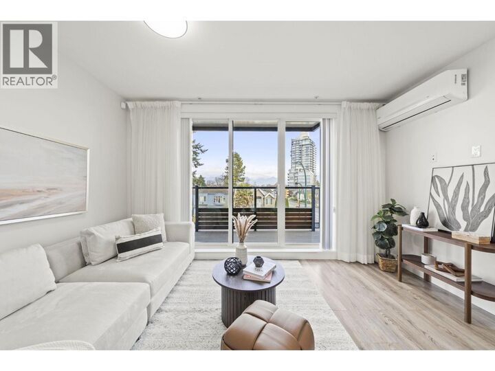 Property Photo:  2296 East 33rd Avenue  BC V5N 3G1 