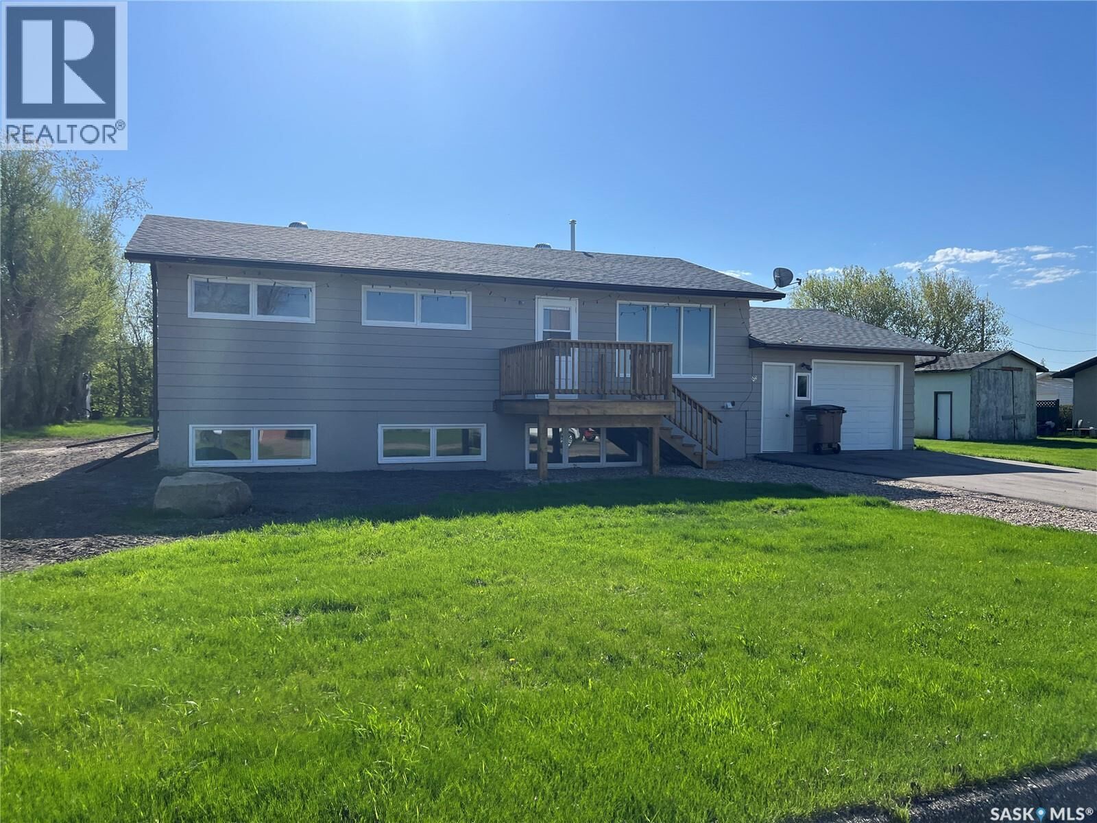 Property Photo:  42 6th Street NE  SK S0A 4J0 