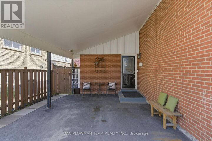 Property Photo: 653 Berwick Crescent ON L1J 3E6