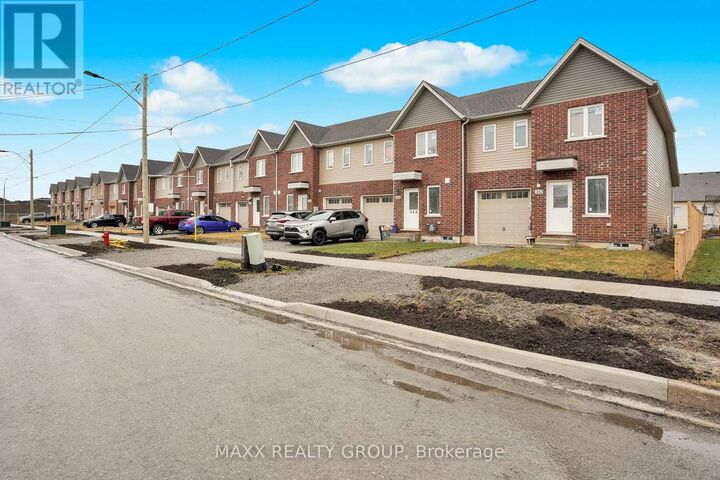 Property Photo:  352 Alberta Street  ON L3B 0K5 