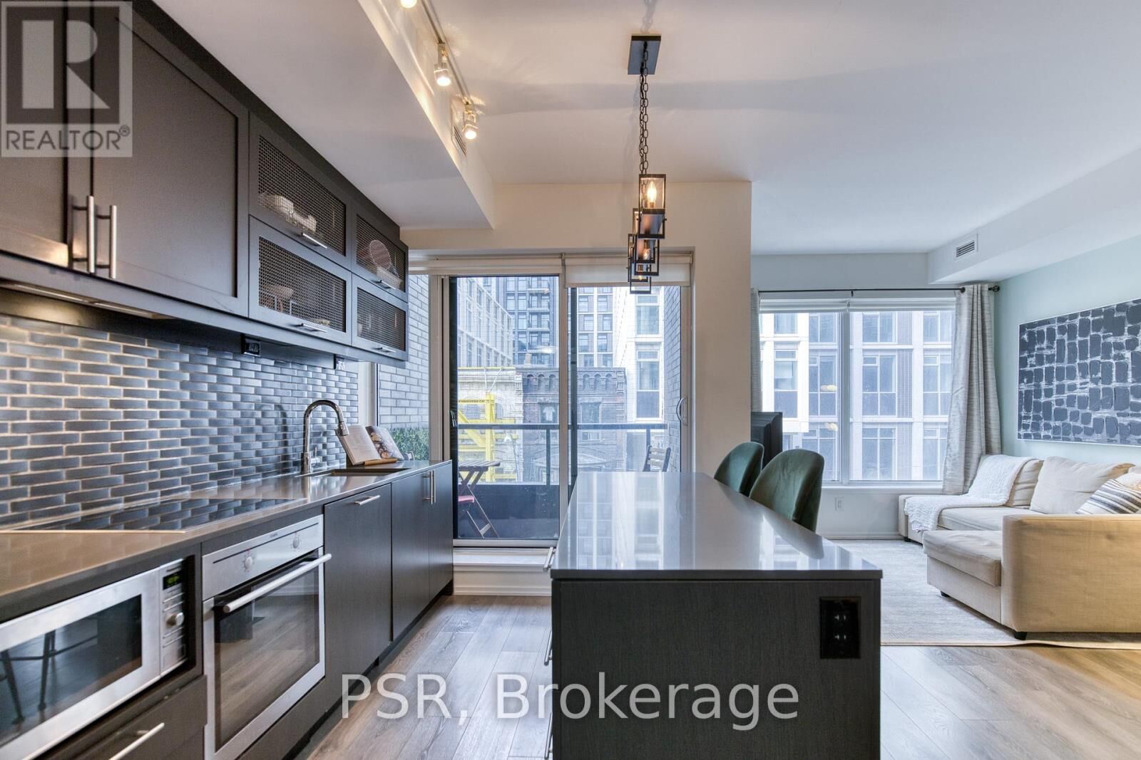 Property Photo: 783 Bathurst Street 321 ON M5S 0A8