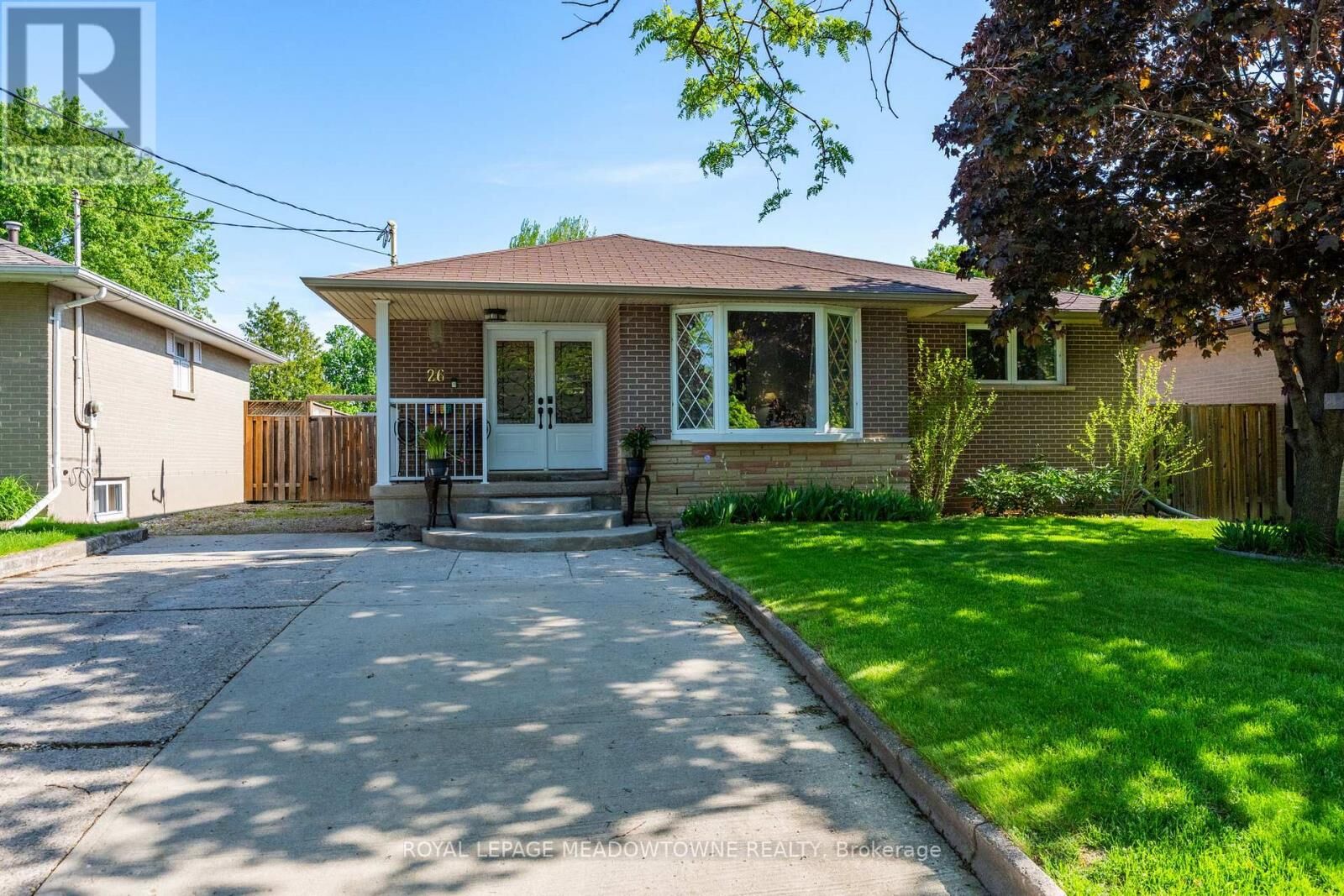 Property Photo: 26 Moultrey Crescent ON L7G 4N5