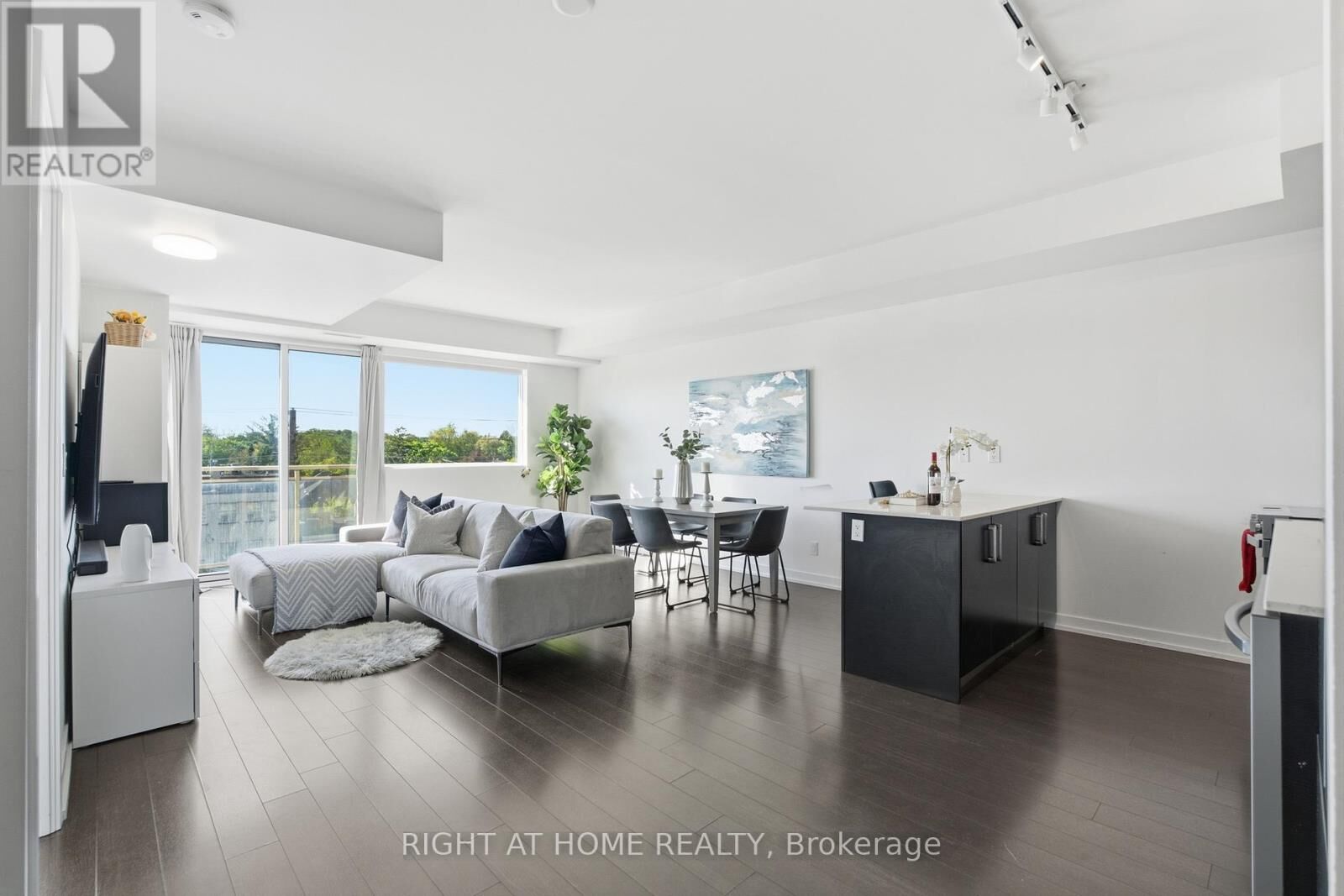 Property Photo:  5101 Dundas Street West 411  ON M9A 5G8 