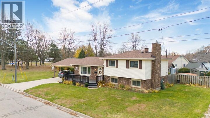 Property Photo:  671 Nelson Street  ON N8A 4H5 