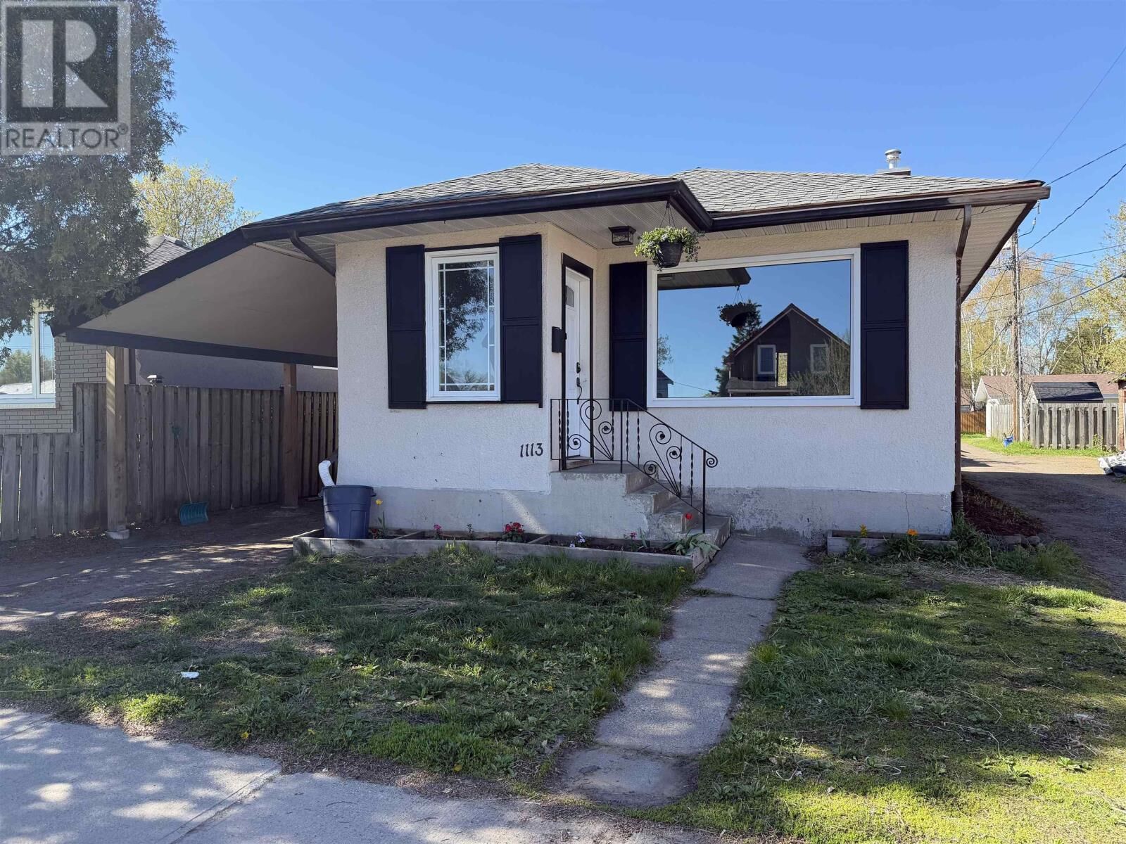 Property Photo:  1113 Walsh St E  ON P7E 4V2 