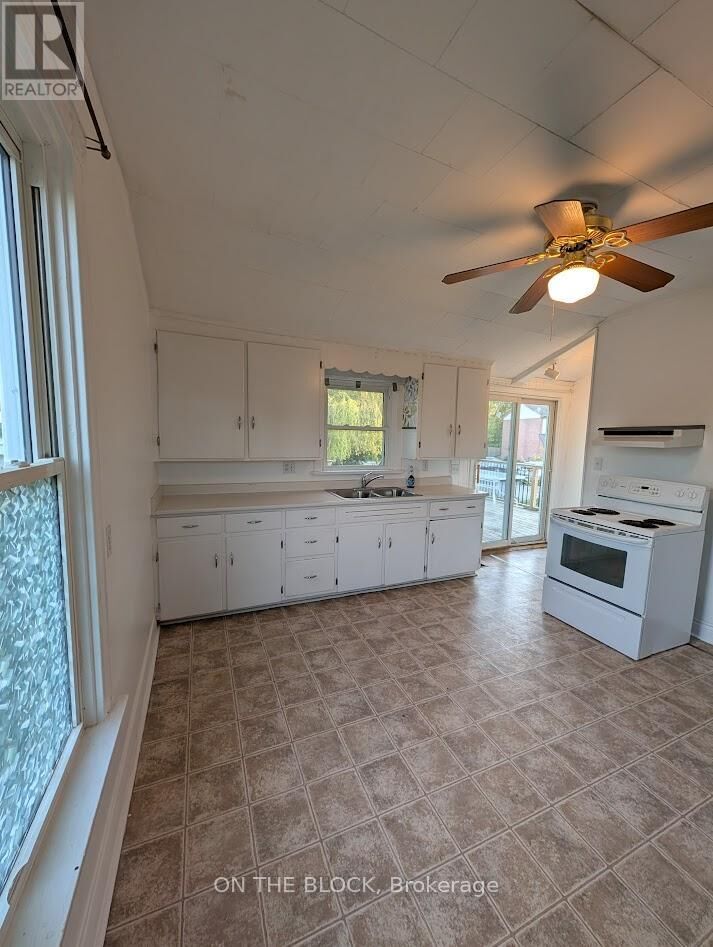 Property Photo: 5A South Edgeware Road ON N5P 2G8