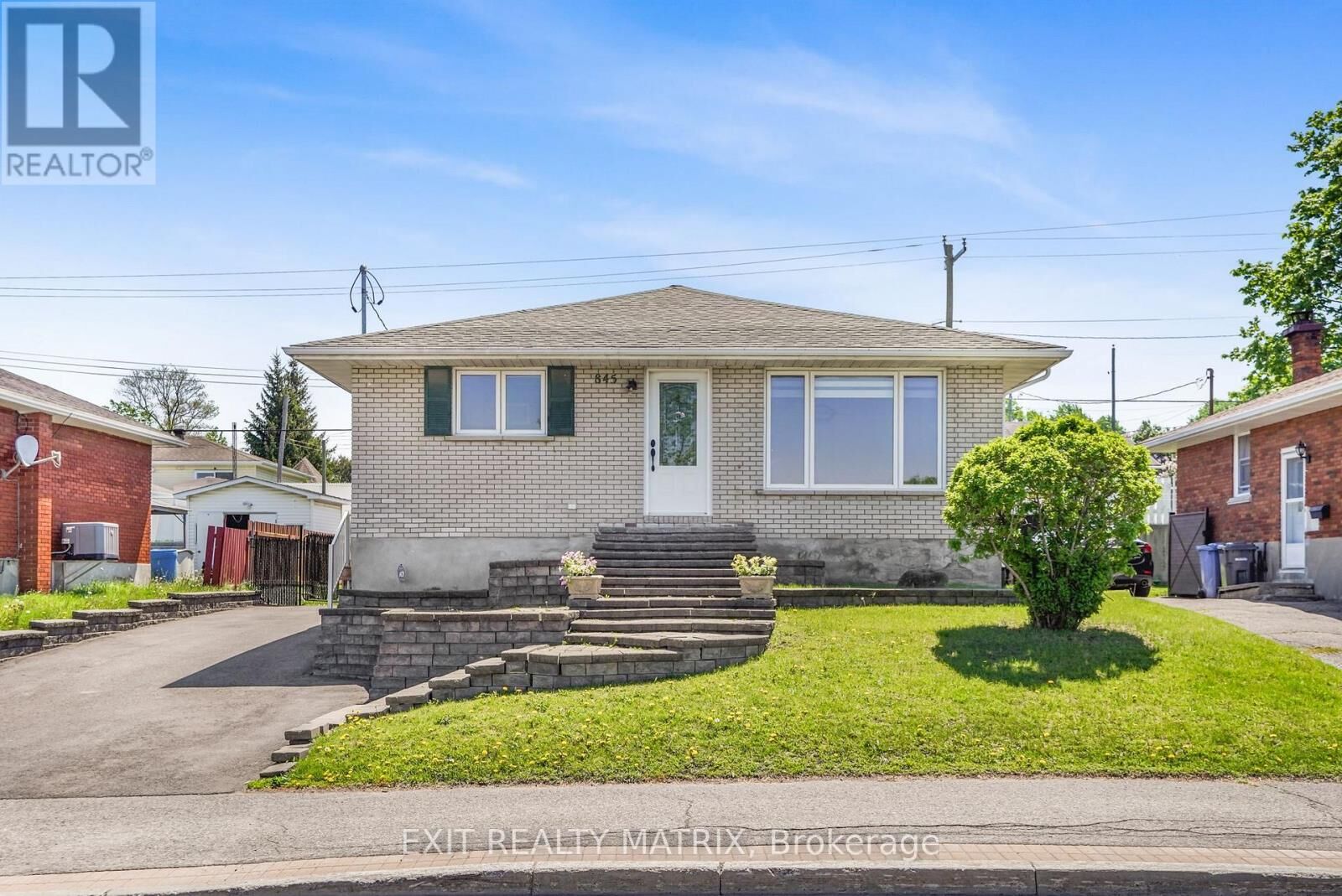 Property Photo:  845 Cartier Boulevard  ON K6A 1W9 