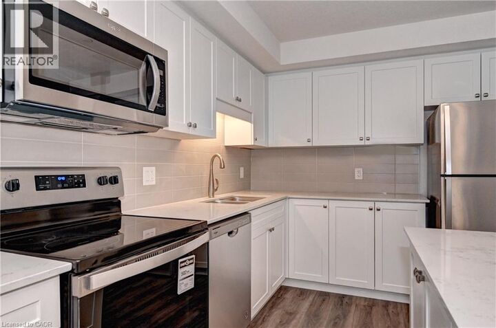 Property Photo:  118 Gravel Ridge Trail B19  ON N2E 0B8 