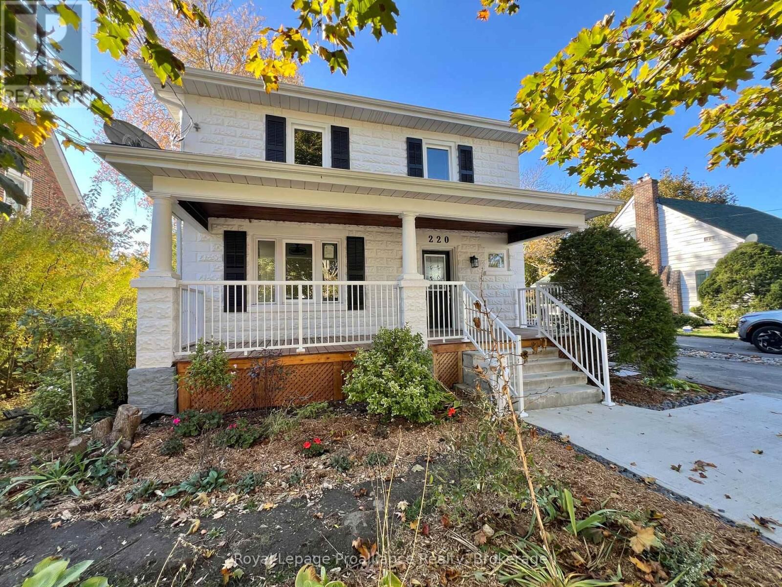 Property Photo:  220 Foster Avenue B  ON K8N 3R2 