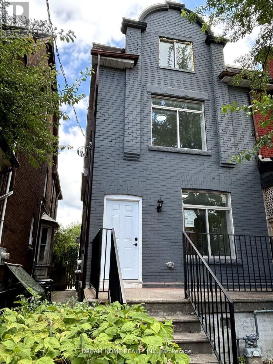 Property Photo:  643 Bathurst Street 102  ON M5S 2R2 