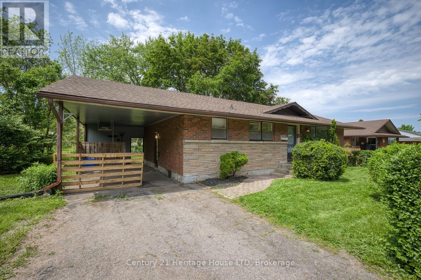 Property Photo:  101 Bunting Road  ON L2P 3G8 