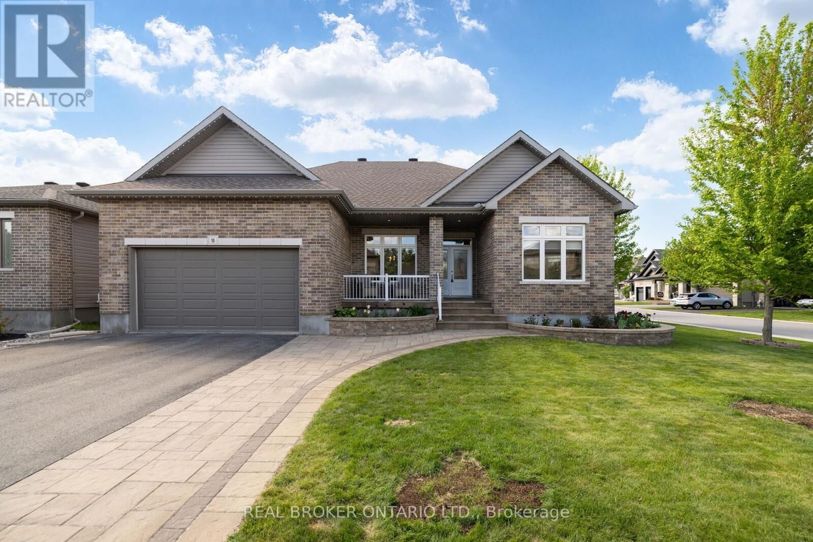 Property Photo:  18 Bryce Court  ON K7C 0E5 
