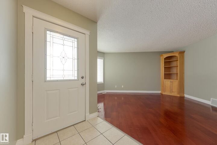 Property Photo:  9916 178 Avenue NW  AB T5X 5X2 