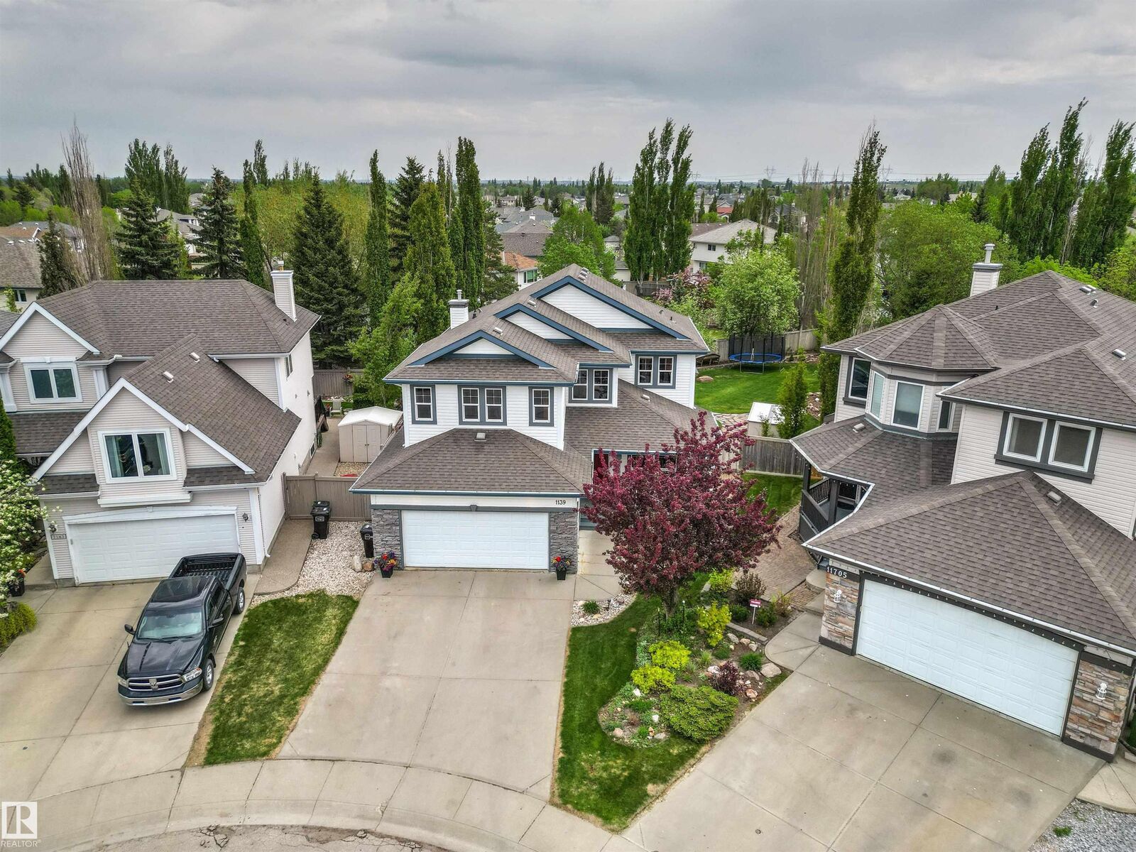 Property Photo:  1139 117 Street NW  AB T6J 7E5 