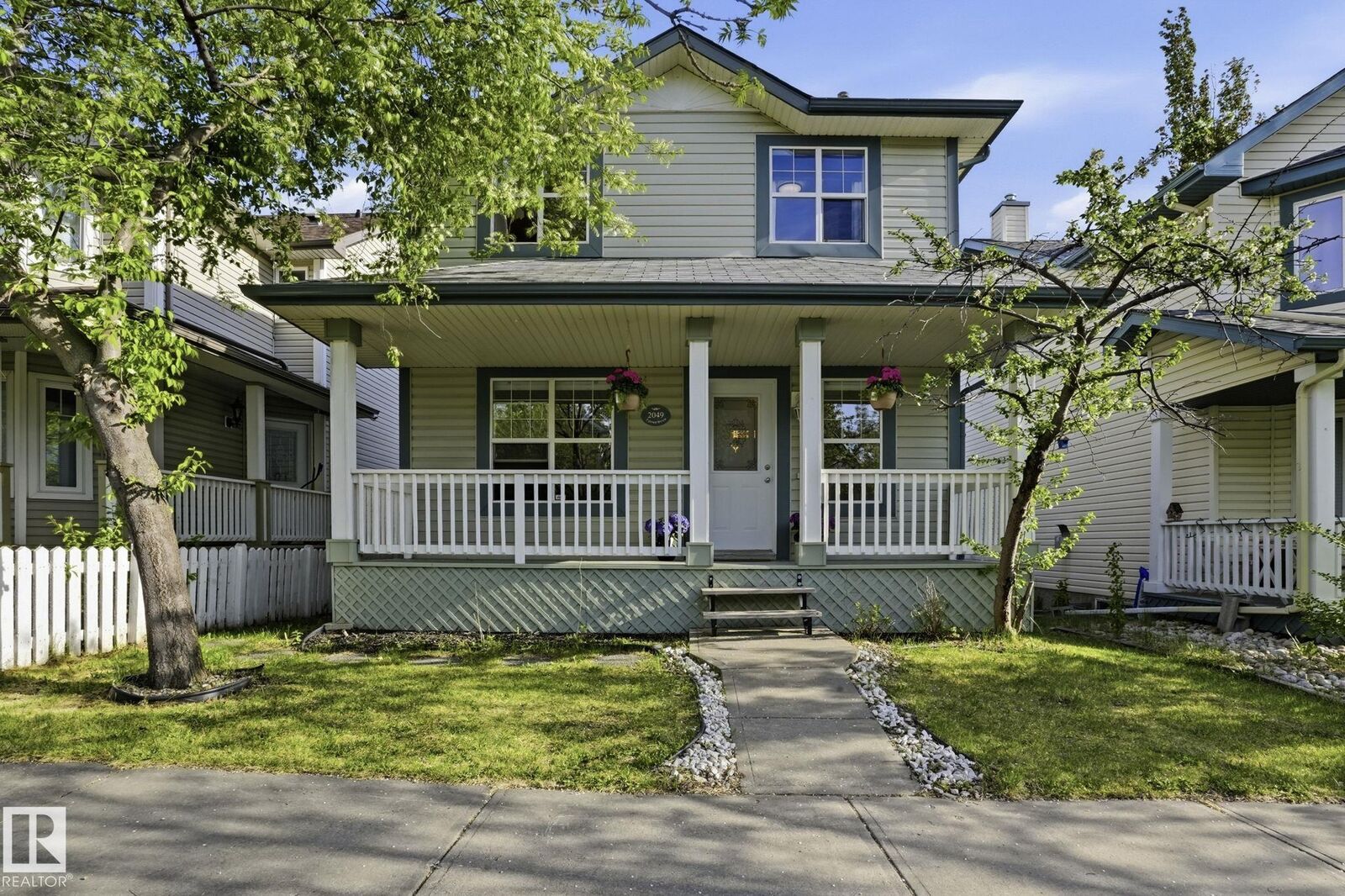 Property Photo:  2049 Tanner Wynd NW  AB T6R 2R4 