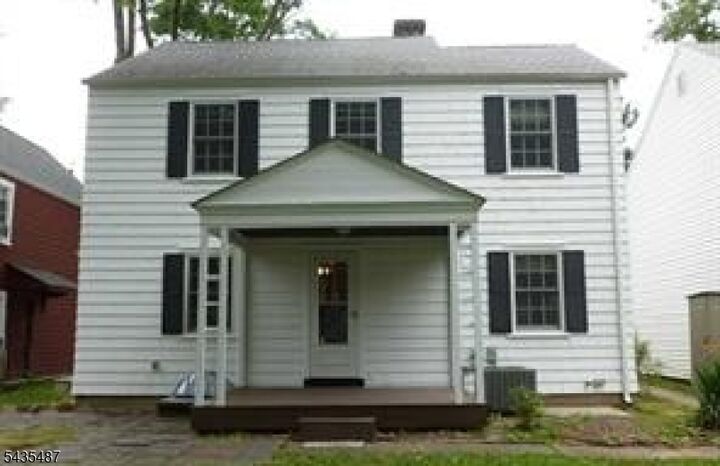Property Photo: 5 Aberdeen Pl NJ 07410