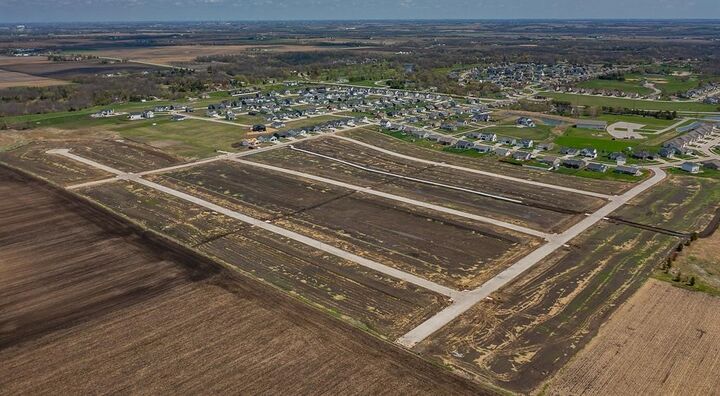 Property Photo:  1022 White Birch Drive  IA 50124 