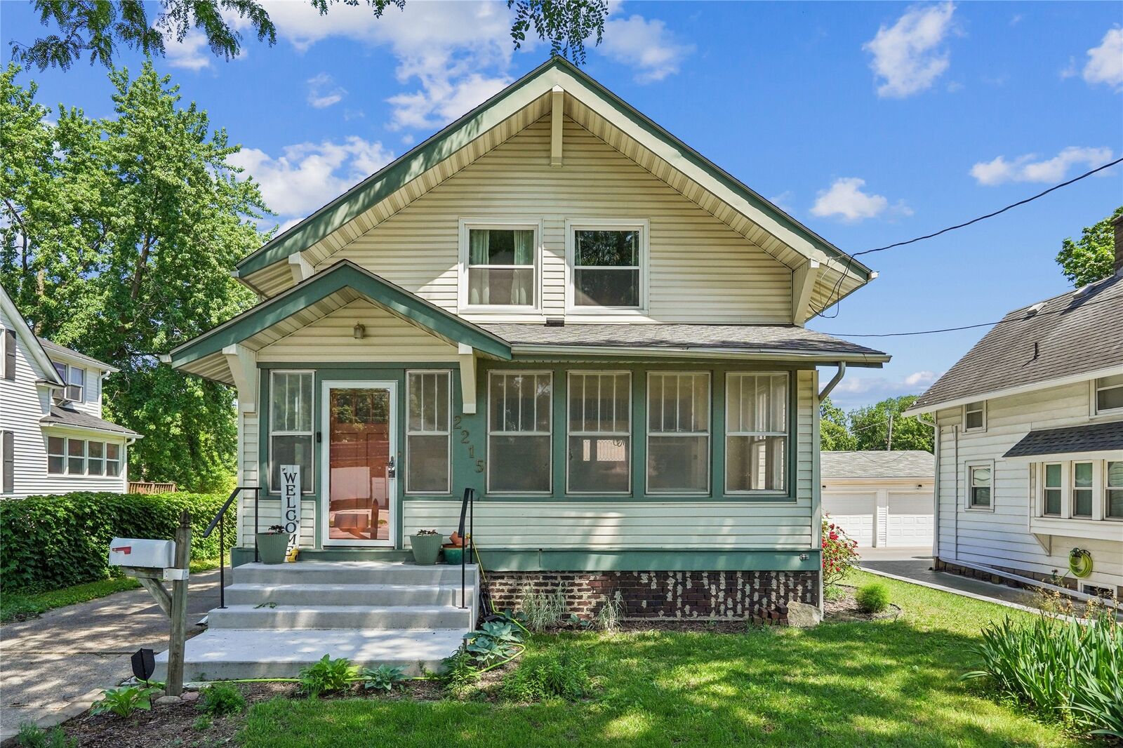 Property Photo:  2215 E 9th Street  IA 50316 