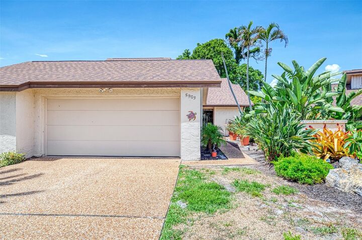 Property Photo:  5903 La Vista Lane  FL 34210 