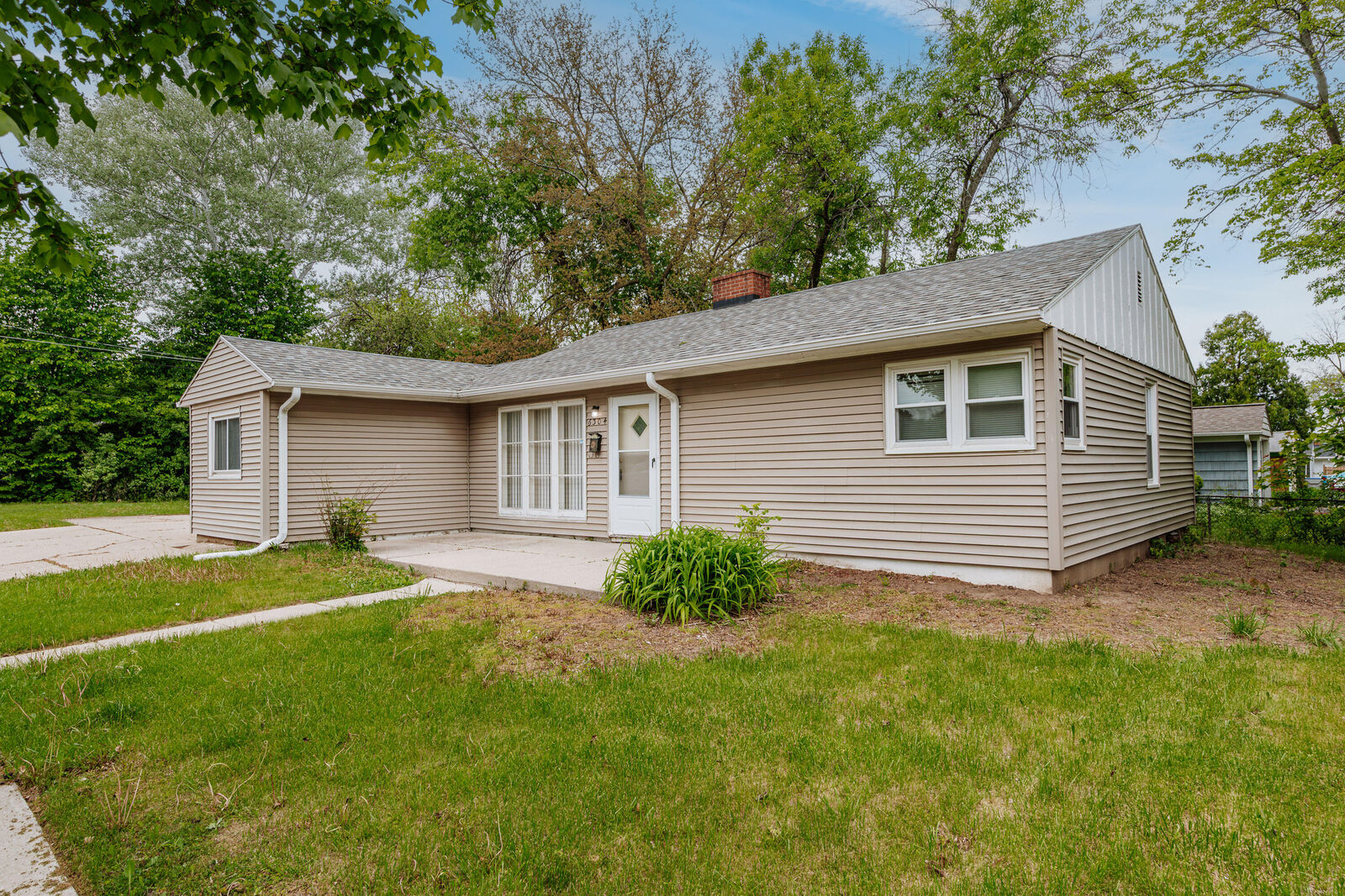 Property Photo:  6304 W Nash St  WI 53216 