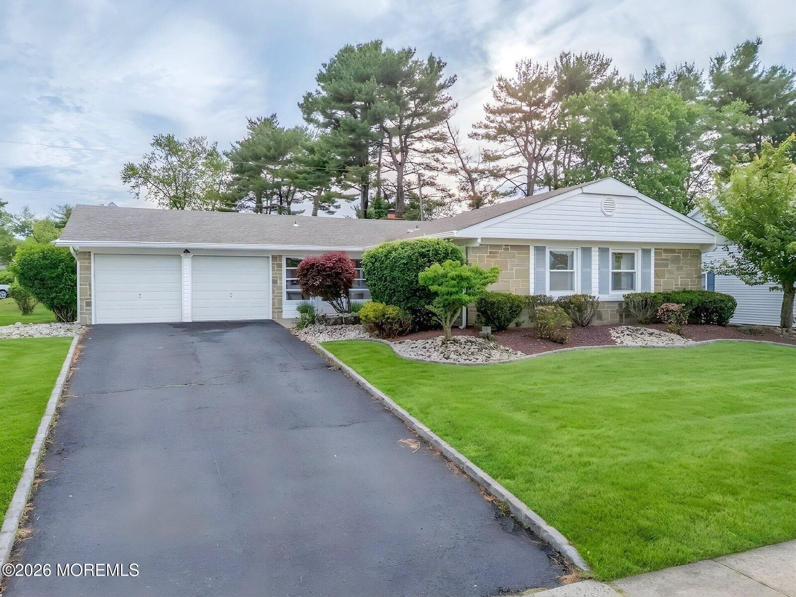 Property Photo:  117 Idolstone Lane  NJ 07747 