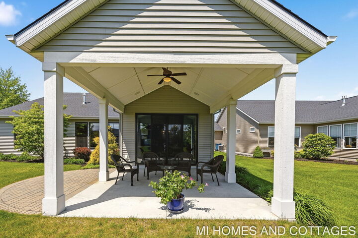 Property Photo: 14052 Phoenix Place MI 49424
