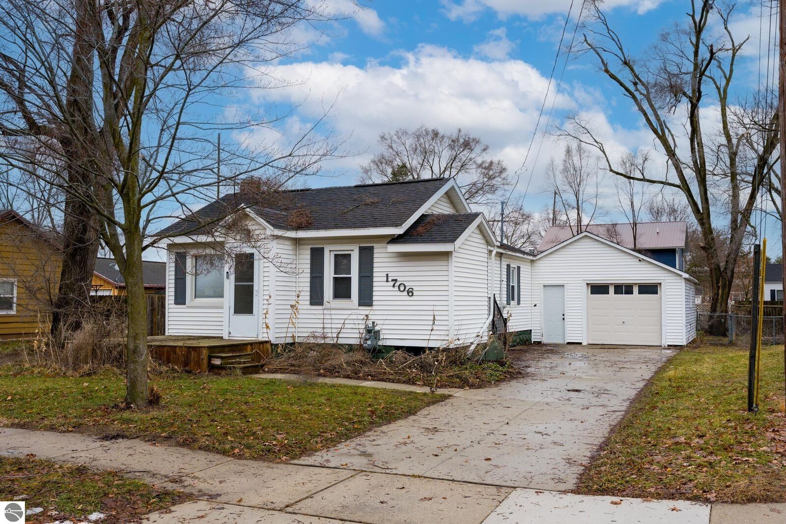 Property Photo:  1706 W Michigan Street  MI 48858 