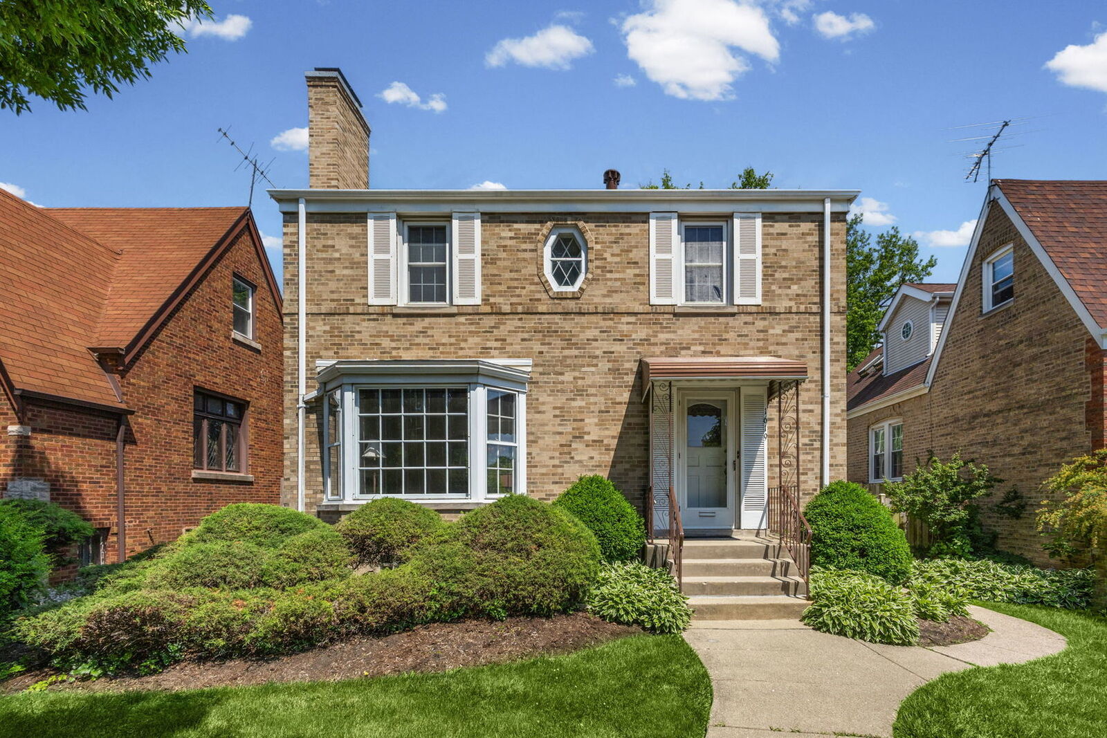 Property Photo: 1619 N New England Avenue IL 60707