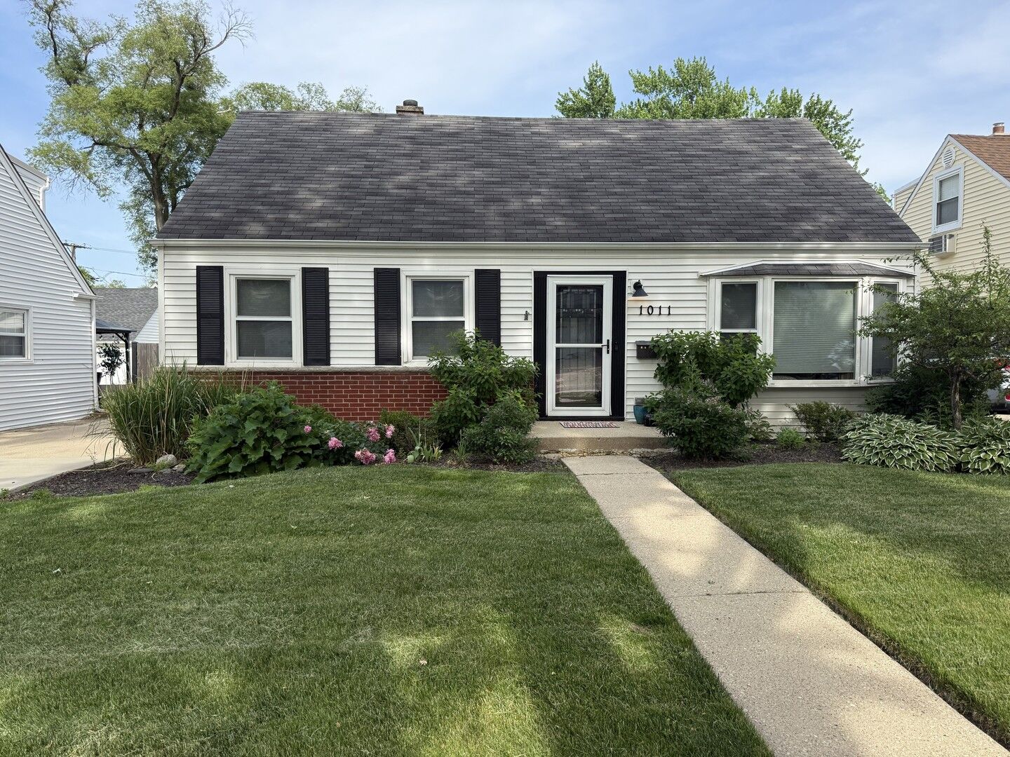 Property Photo: 1011 N Haddow Avenue IL 60004