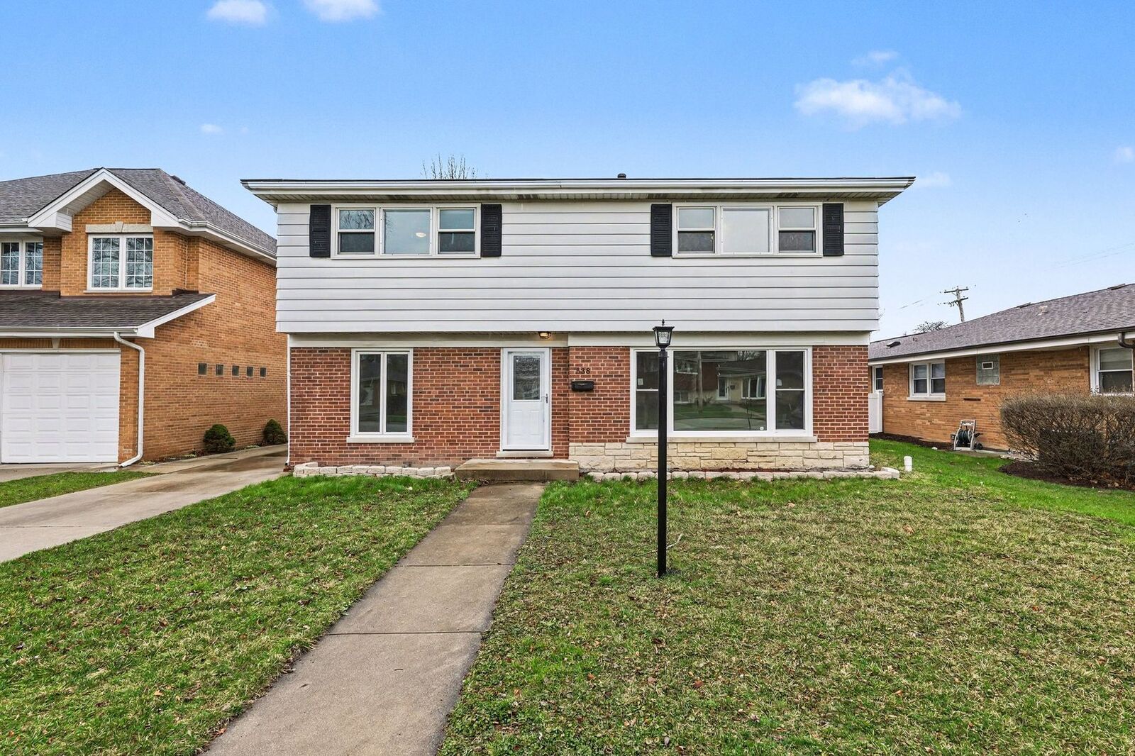 Property Photo:  538 N Broadway Avenue  IL 60068 