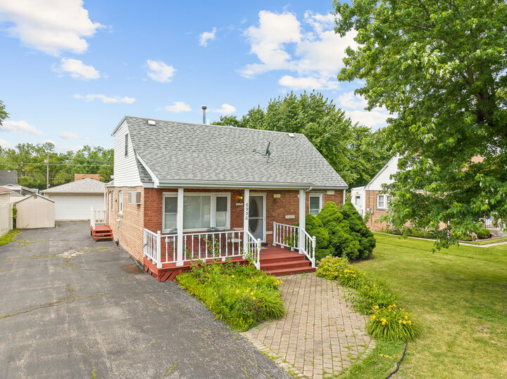 Property Photo:  6930 Garden Lane  IL 60455 