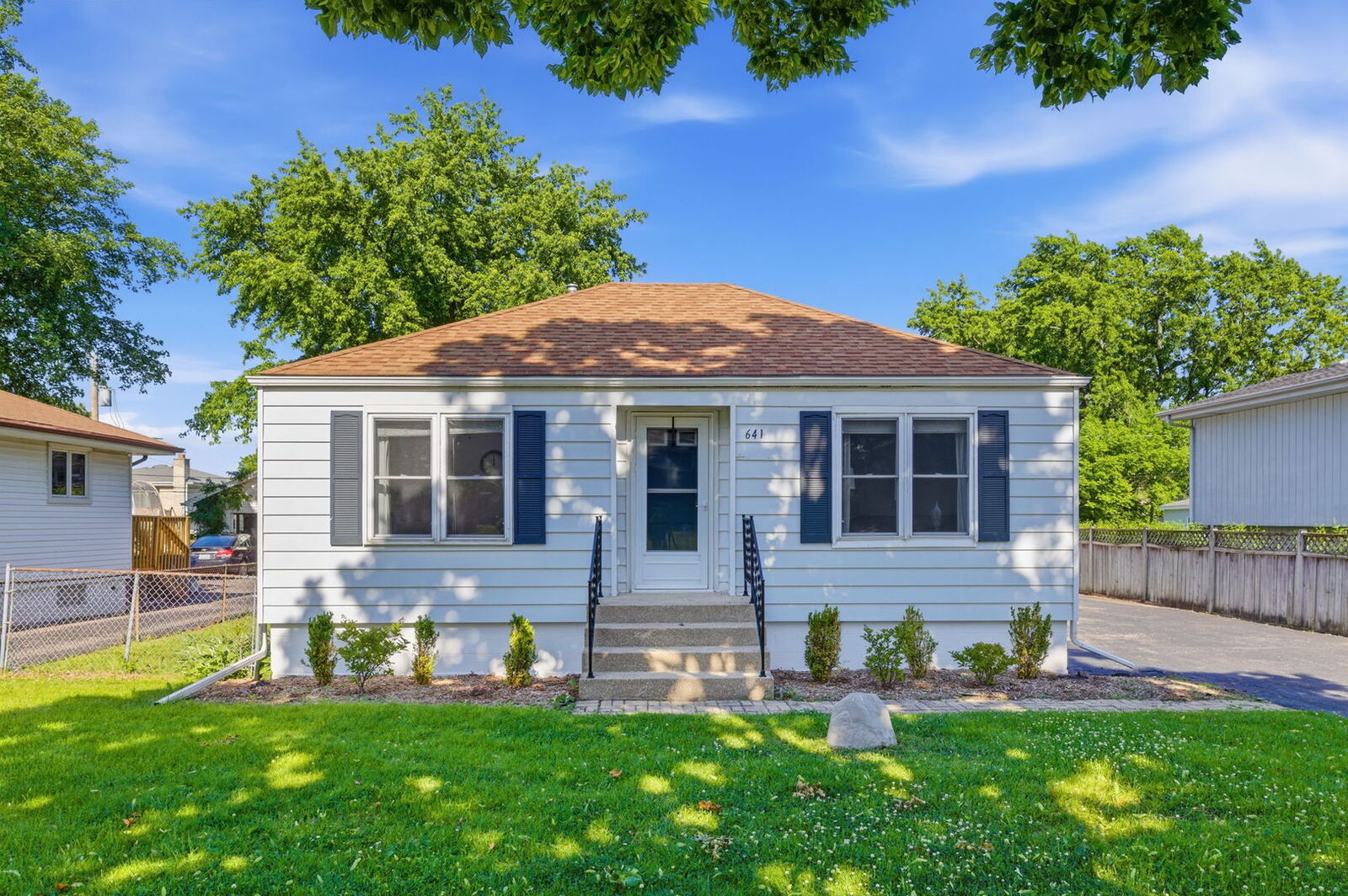 Property Photo:  641 N Kenilworth Avenue  IL 60126 